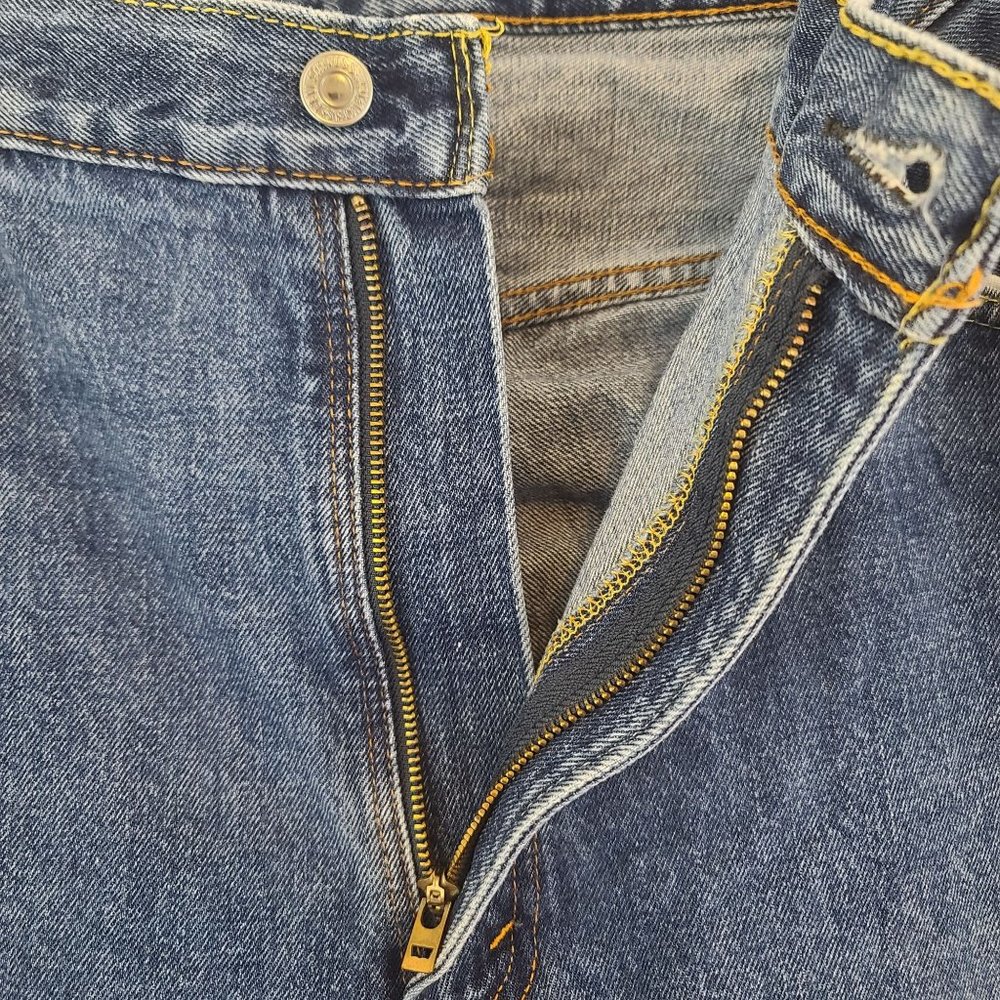Levis Jeans Mens 42x30 Blue 550 Straight Leg Relaxed Fit Jeans Classic Work EUC - Picture 4 of 12